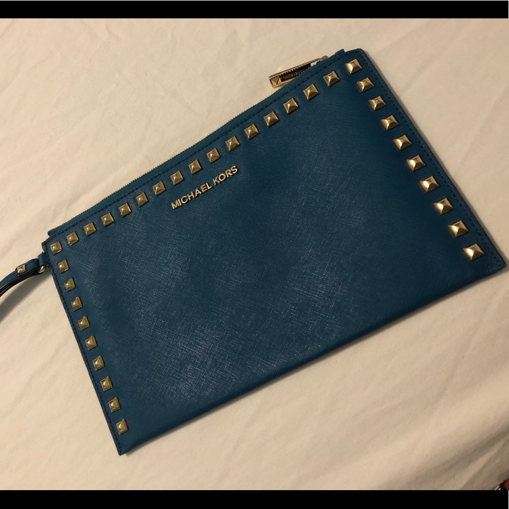 Teal Michael Kors Wristlet in great condition.
